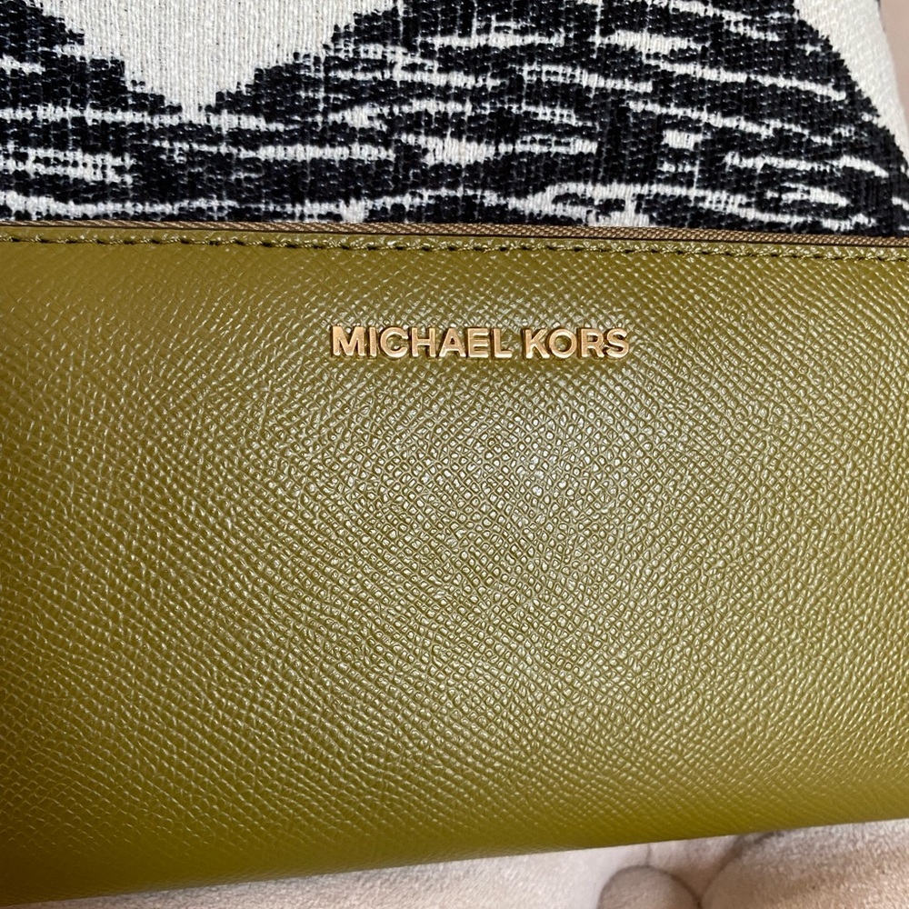 Michael Kors Jet Set Pistachio Green Travel Continental Leather Wallet - Picture 10 of 13
